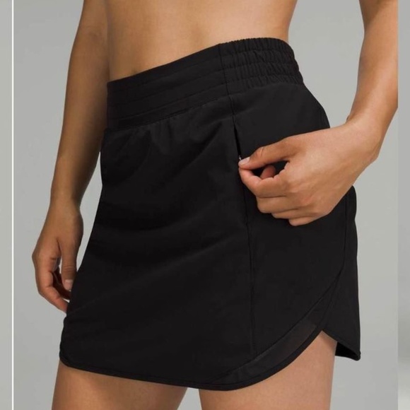 Hotty Hot Skort Lululemon - Size 4 - Picture 2 of 3